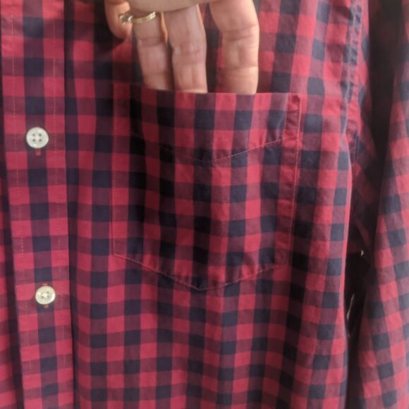 Gap Size Large Blue and Red Checkered Long Sleeved Button Down - Picture 4 of 16